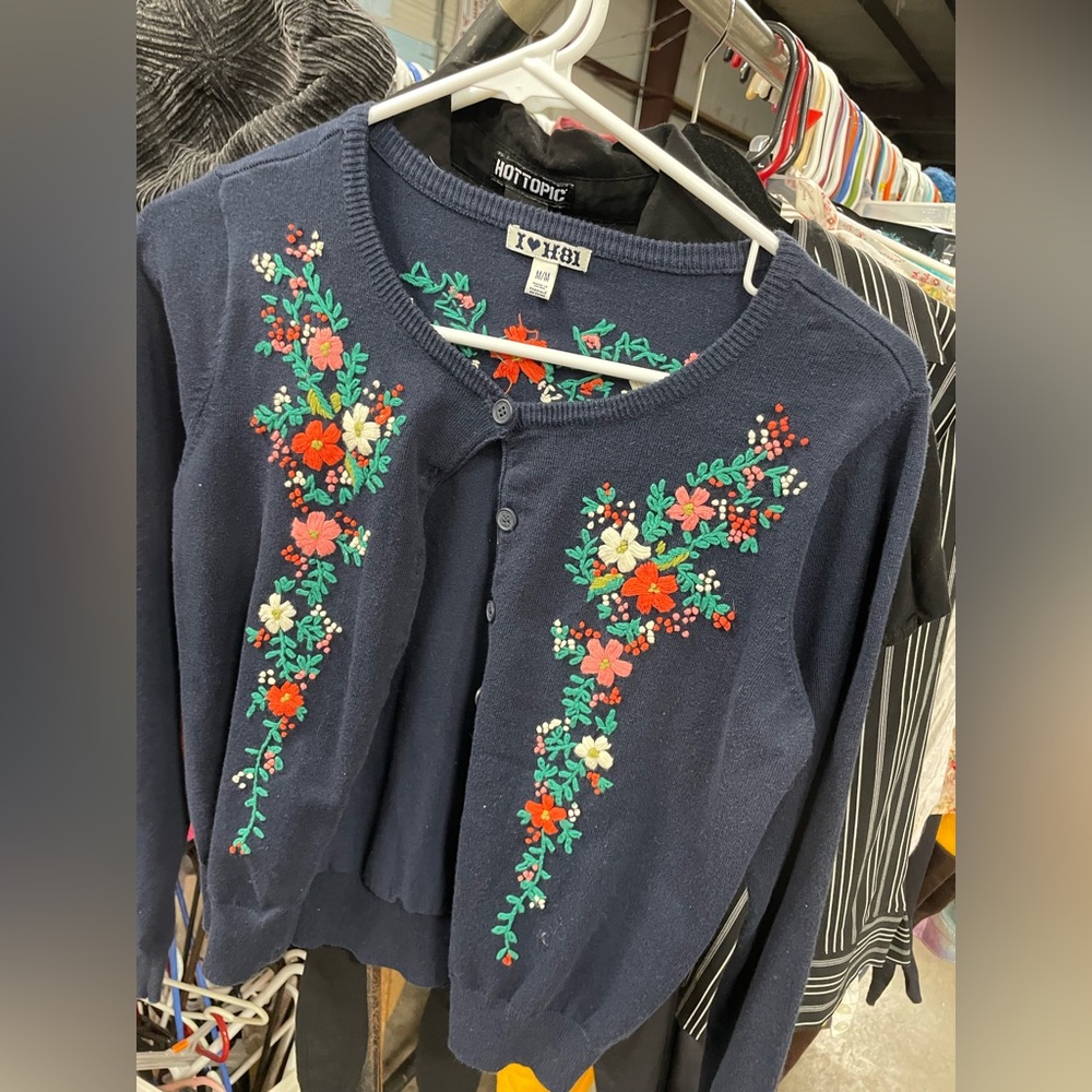 Vintage embroidered flowers sweater.